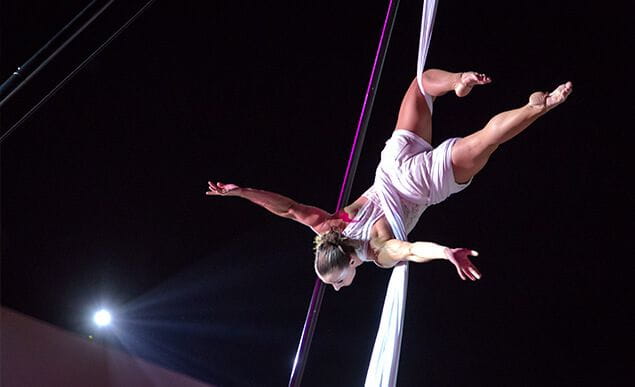 Colombier-by-night-patchwork-haut-acrobate