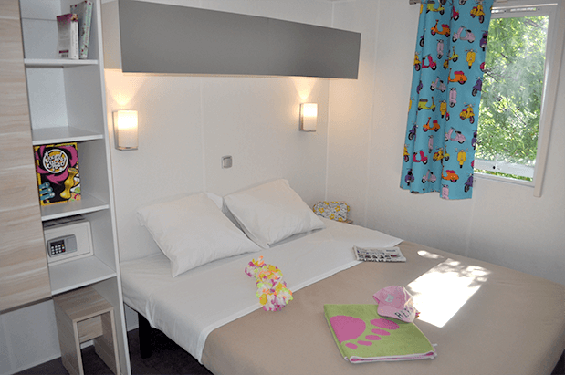 Colombier-sejour-famille-bloc3-petite-chambre